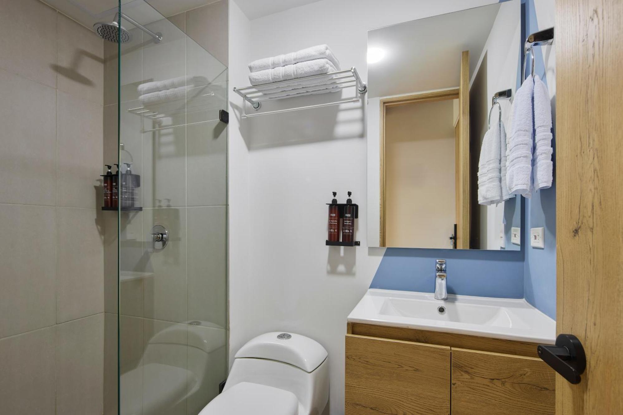30 Living Suites Medellin Exterior photo